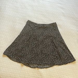 Reitmans black and white patterned skirt || size 6